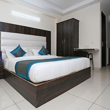 Oyo 9147 Hotel Aerostay New Delhi Eksteriør bilde