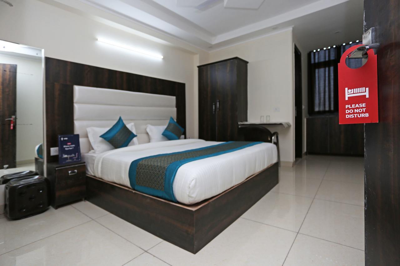 Oyo 9147 Hotel Aerostay New Delhi Eksteriør bilde
